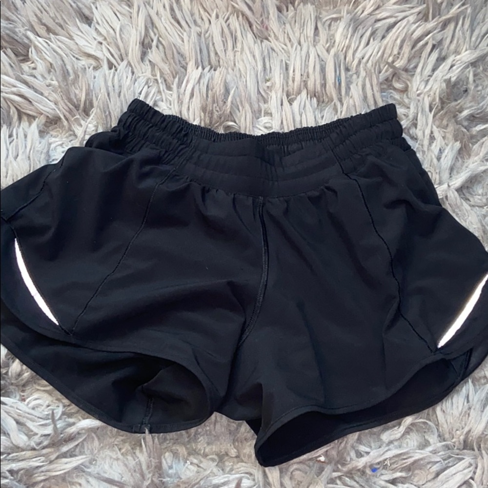 lululemon black 4” hotty hot